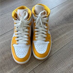 Nike Air Jordan Retro 1 Mid White University Gold BQ6472 117 Women's Size 7